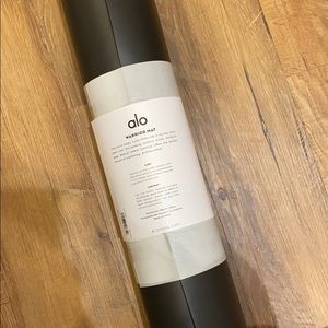 NEW Alo Yoga Warrior Mat